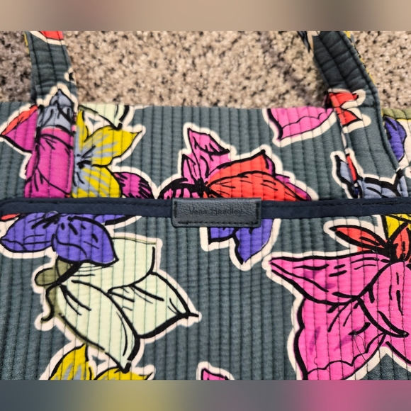 Vera Bradley Ionic Deluxe Vera Tote in Falling Flowers Cloth Bag High Quality - Picture 2 of 9